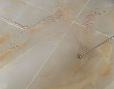 鹤庆瓷砖空鼓维修公司分享粘合剂选择不当在瓷砖铺贴过程中可能导致以下问题
