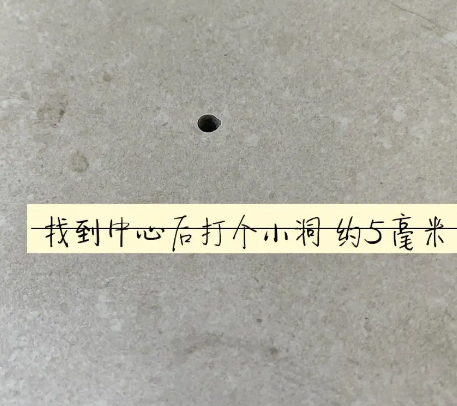 鹤庆瓷砖空鼓维修公司专业解答在瓷砖铺贴过程中，如果砂料搅拌不均匀，将会带来以下问题